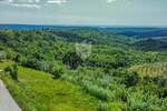 Buje, zemljite sa građevinskom dozvolom i panoramskim pogledom na more!