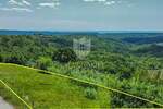 Buje, zemljite sa građevinskom dozvolom i panoramskim pogledom na more!