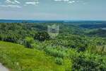 Buje, zemljite sa građevinskom dozvolom i panoramskim pogledom na more!