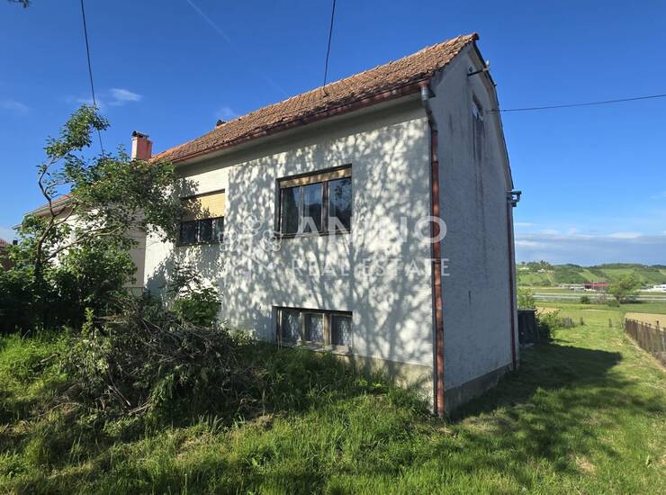 Lepajci, okolica Krapine –dvije odvojene stambene jedinice,1.774 m²