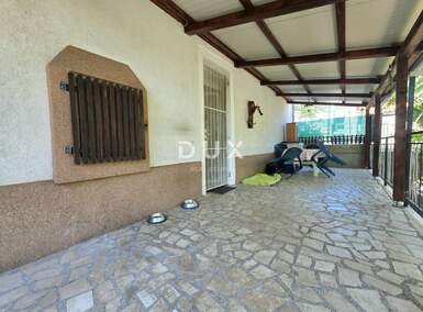 Trosoban stan, Pula, Centar, prodaja, 195000 €, 80 m2