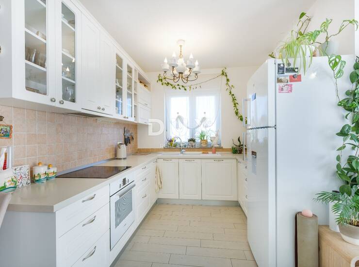 ISTRA, PULA - Stan 3SS + apartman od 34m2 i 3 parkirna mjesta