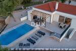 OTOK PAG, LUN  - Luksuzna villa s uhodanim poslom
