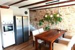 PRILIKA!POPUST! Kompletno renovirana i opremljena istarska kamena kuća 300m2 s