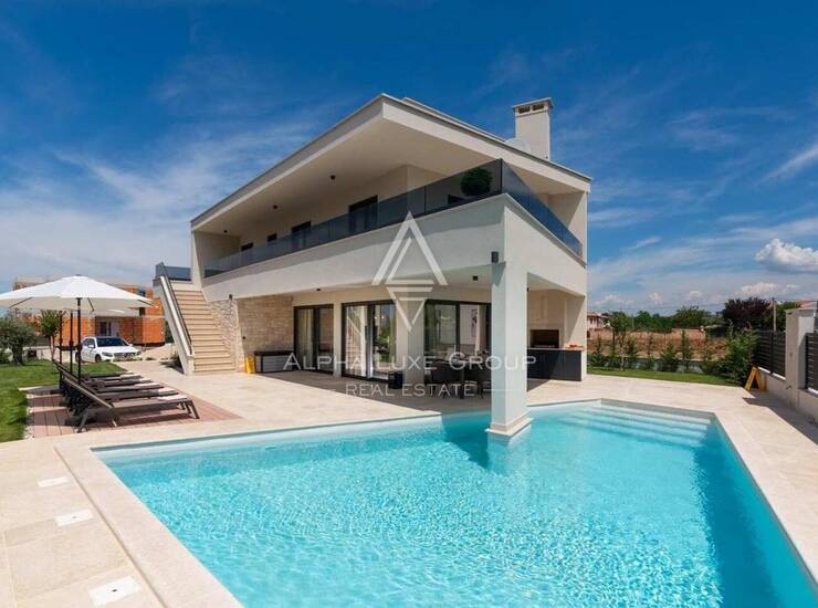 Poreč | Moderna Kuća na Prodaju s Panoramskim Pogledom na More