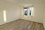 Na prodaju je dvosobni nenamješteni stan površine 72,83 m², smješten na...
