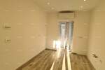Na prodaju je dvosobni nenamješteni stan površine 72,83 m², smješten na...