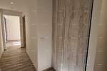Na prodaju je dvosobni nenamješteni stan površine 72,83 m², smješten na...