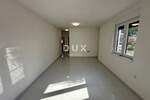 Novi Vinodolski, dvosobni apartman, 67 m2, novogradnja, okućnica