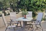 Rab. Barbat - prodaja apartmana u prizemlju s velikom okućnicom