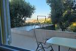 Rab. Barbat - prodaja apartmana u prizemlju s velikom okućnicom