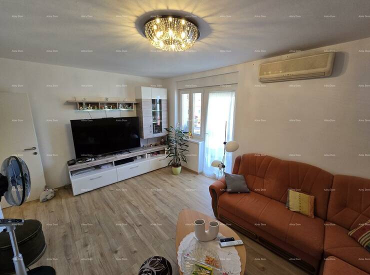 Ovaj prekrasno renovirani stan u Puli nudi savršen spoj udobnosti i stila.... — fotografija 8