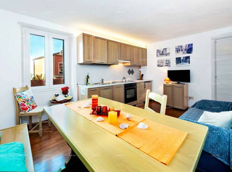 Prodaje se stan površine 45 m² smješten u samom središtu Rovinja, svega... — fotografija 3