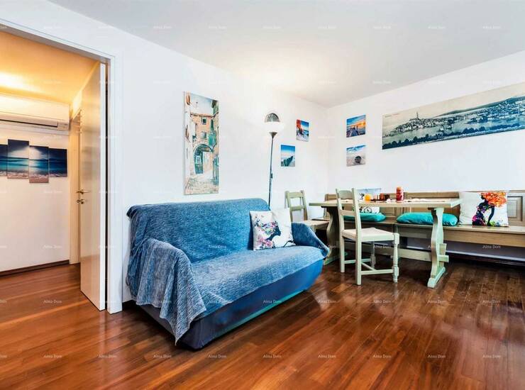 Prodaje se stan površine 45 m² smješten u samom središtu Rovinja, svega... — fotografija 8