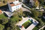 Vila s bazenom i dvije garaže na parceli od 2500m2
