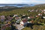 Vila s bazenom i dvije garaže na parceli od 2500m2