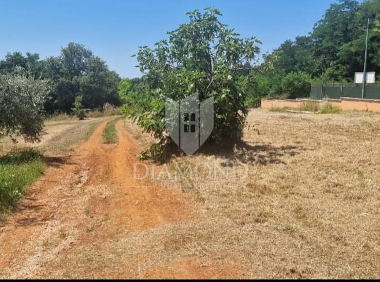 Građevinsko zemljište 868 m² u Vižinadi – idealno za vilu ili obiteljsku 