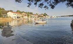 Kuca, Cres, prodaja, 380000 €, 18 m2