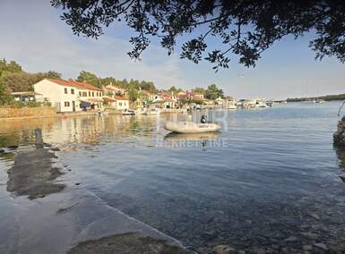 Kuca, Cres, prodaja, 380000 €, 18 m2