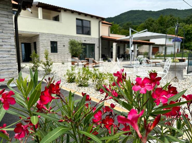 OPATIJA, POLJANE - Prekrasna vila s bazenom i pogledom na more na osami, blizin