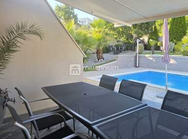 Kuca, Crikvenica, prodaja, 1050000 €, 385 m2