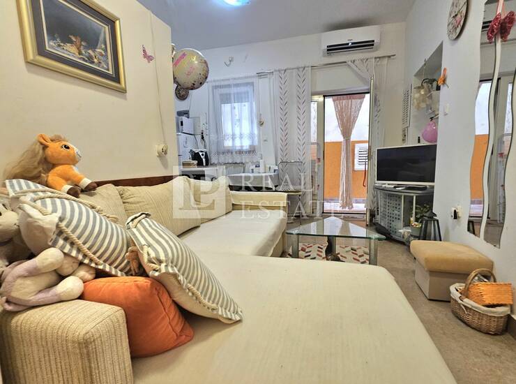 NOVI VINODOLSKI - jednosobni apartman u mirnom dijelu grada