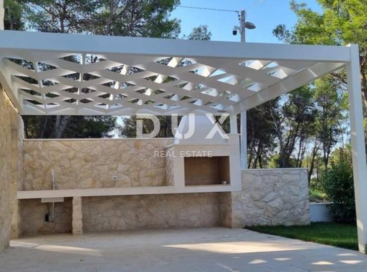Zadar, Kožino, dvoetažni apartman, 142m2, prizemlje, bazen