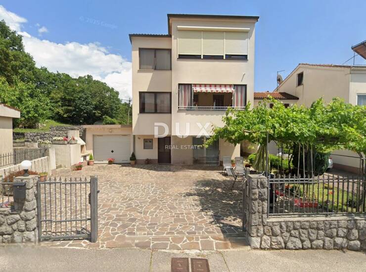 MATULJI, JUŠIĆI- dvoetažni stan 160m2, DB+3S, s pogledom na more + garaža +