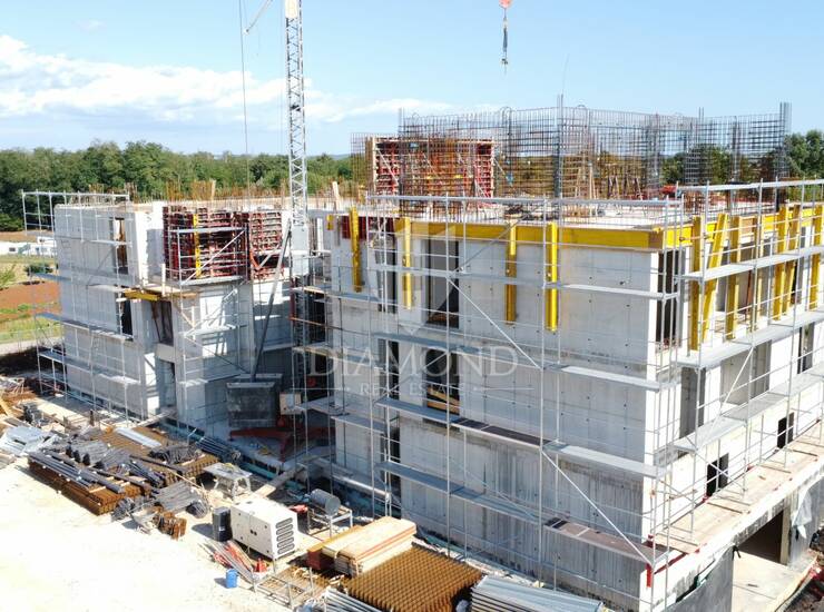 Poreč, okolica, stan sa liftom i garažom u novogradni