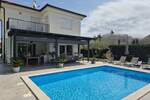 Na prodaju je prekrasna samostojeća vila površine 140 m², smještena na ...