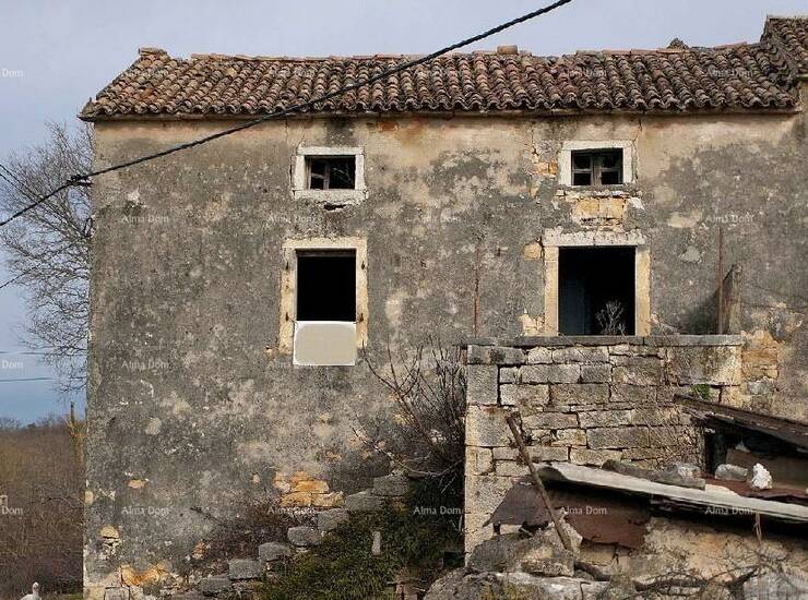 U mirnom okruženju nedaleko od Višnjana, prodaje se autentična istarska ...
