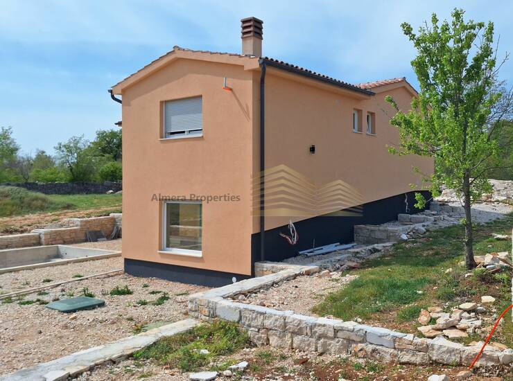 Bez provizije za kupca - Kuća pred dovršetkom izgradnje na prodaju — fotografija 2