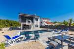 Otok Krk, Dobrinj, samostojeća kuća, 167 m2, novogradnja, bazen