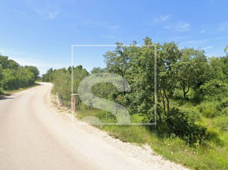 Poljoprivredno zemljište, Peroj, 2km od mora