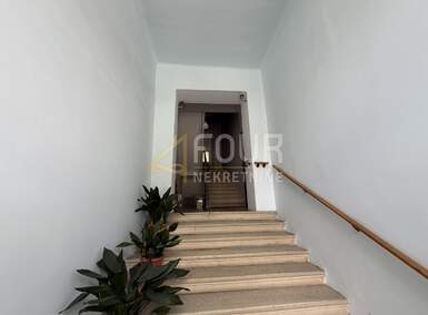 Stan, Pula, Centar, prodaja, 280000 €, 210 m2