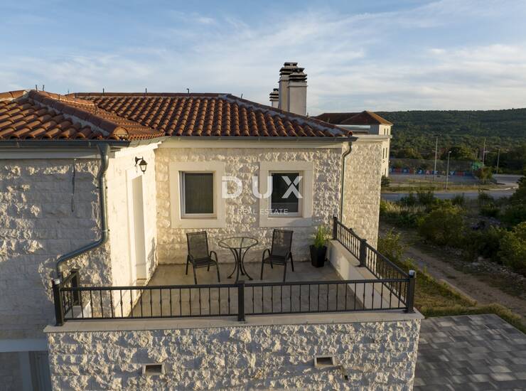 Šibenik, Dubrava, samostojeća kuća, 282 m², bazen