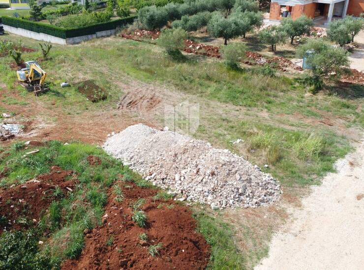 Poreč, okolica, atraktivno zemljište za 8 stanova