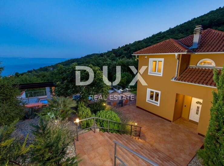 Opatija, Veprinac, samostojeća vila, 200 m2, bazen, igralište, pogled na Kvar