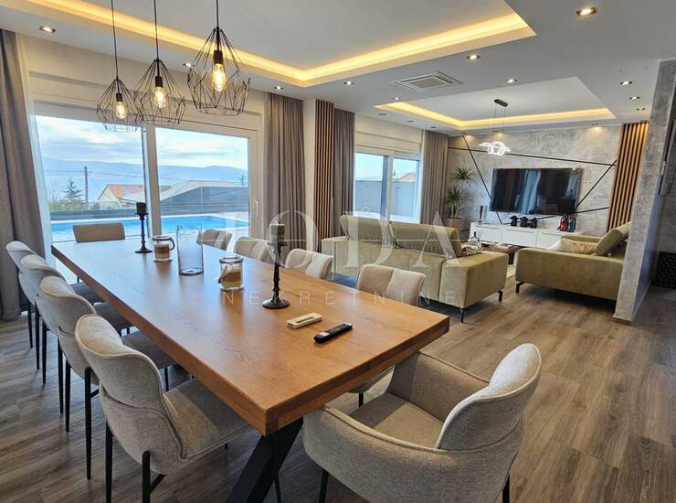 Novi Vinodolski moderna novogradnja blizu plaže i centra grada