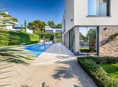 Kuca, Fažana, prodaja, 2600000 €, 295 m2