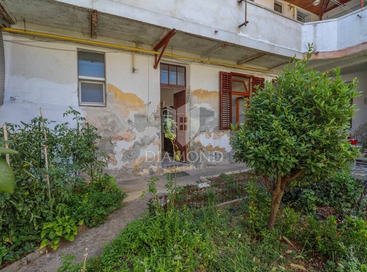 Stan na atraktivnoj lokaciji za život ili najam, Pula