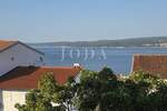 CRIKVENICA, stan sa garažom i okućnicom