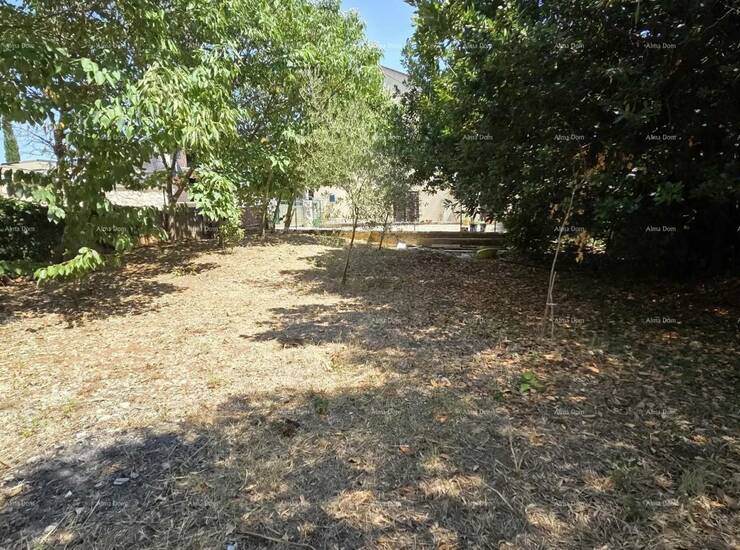 Na prodaju je građevinsko zemljište površine 400 m², na izuzetno atrakt...