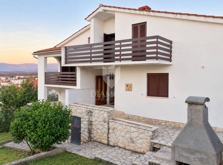 KRK, NJIVICE - OBITELJSKA KUĆA S POGLEDOM