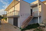 Kuća 138 m2 PRODAJA Šibenik, 2 apartmana, 2 ulaza, konoba 47 m2