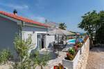 KRK, VRBNIK-OKOLICA - PRIZEMNICA S BAZENOM 