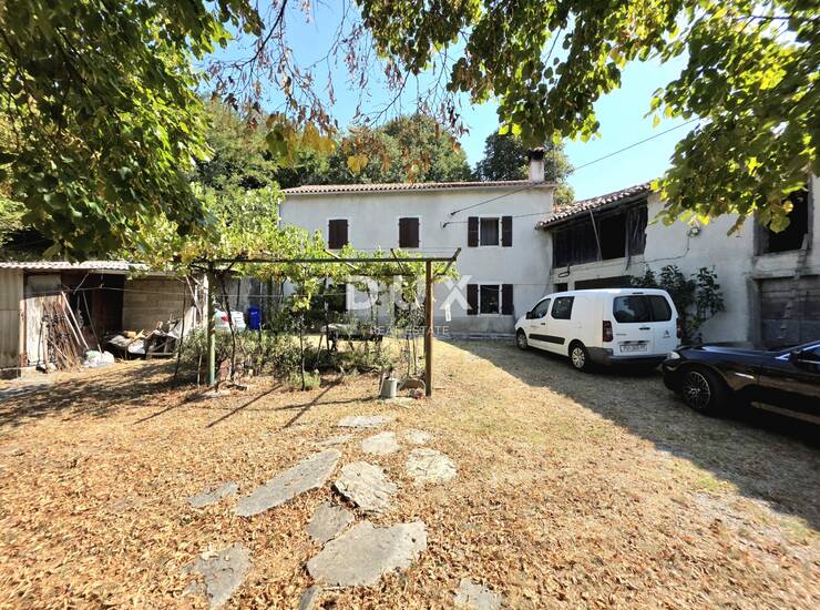 Istra, Buzet, kuća, 160 m2, stancija s 26724 m2 zemljišta