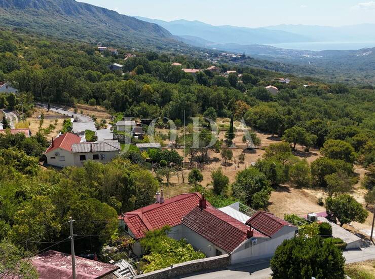 Bribir: Kamena kuća s pogledom na more i okućnicom