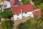Bribir: Kamena kuća s pogledom na more i okućnicom
