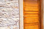 Na prodaju je potpuno renovirana kamena kuća površine 170 m², smještena...